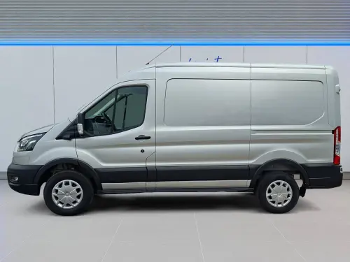 Ford Transit E-TRANSIT FGN 390 L2H2 269 CH BATTERIE 75 KWH - Photo 1