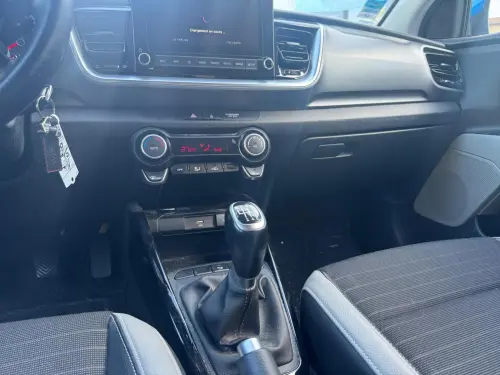 Kia Stonic 1.0 T-GDi 100 ch BVM6 GT Line - Photo 13