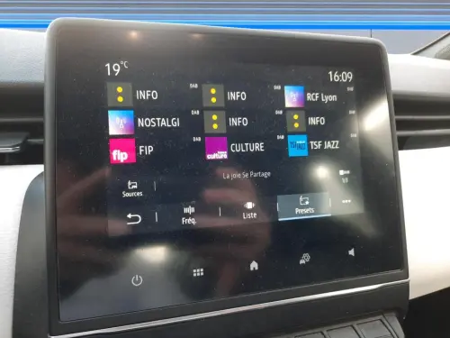 Renault Clio Clio E-Tech 140 - 21N Limited - Photo 17