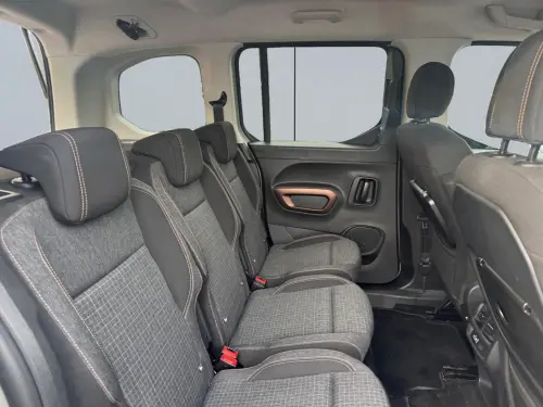 Peugeot Rifter Standard BlueHDi 130 S&S EAT8 GT Line - Photo 16