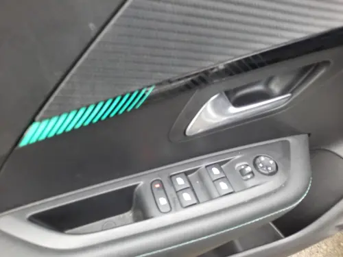 Peugeot 208 BlueHDi 100 S&S BVM6 Allure - Photo 10