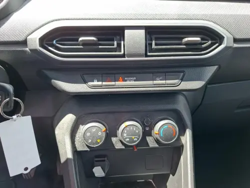 Dacia Sandero SCe 65 Essential - Photo 16