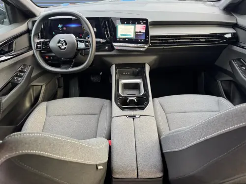 Renault Austral E-Tech hybrid 200 Evolution - Photo 11
