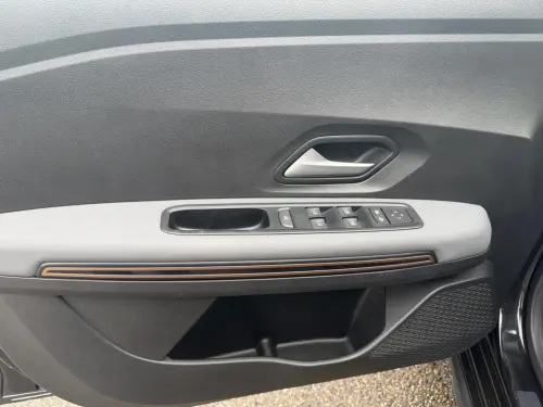 Dacia Jogger Hybrid 140 7 places GSR2 Extreme - Photo 10