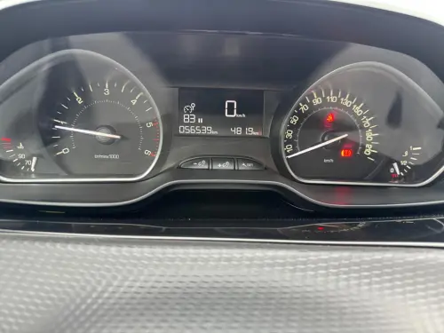 Peugeot 2008 BlueHDi 100ch S&S BVM5 Signature - Photo 13