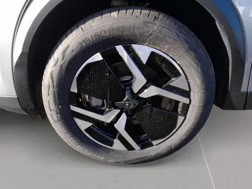 Peugeot 2008 Hybrid 145 e-DCS6 Allure - Photo 8