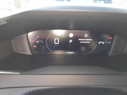 Peugeot 2008 Hybrid 145 e-DCS6 Allure - Photo 13