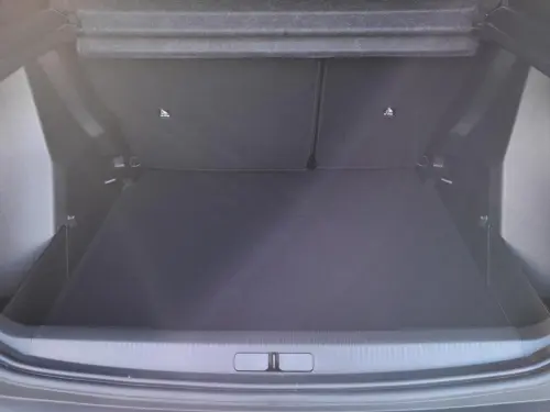 Peugeot 2008 Hybrid 145 e-DCS6 Allure - Photo 18