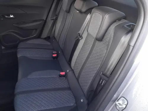 Peugeot 2008 Hybrid 145 e-DCS6 Allure - Photo 15