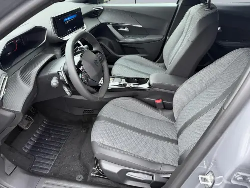 Peugeot 2008 Hybrid 145 e-DCS6 Allure - Photo 9