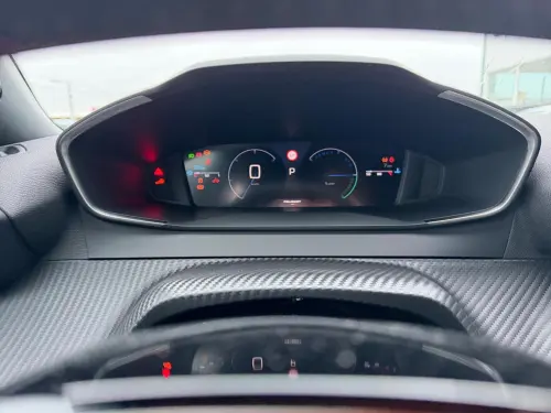 Peugeot 2008 Hybrid 145 e-DCS6 Allure - Photo 13