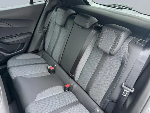 Peugeot 2008 Hybrid 145 e-DCS6 Allure - Photo 15