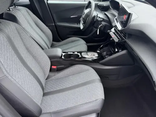 Peugeot 2008 Hybrid 145 e-DCS6 Allure - Photo 16