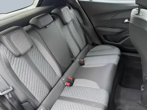 Peugeot 2008 Hybrid 145 e-DCS6 Allure - Photo 17