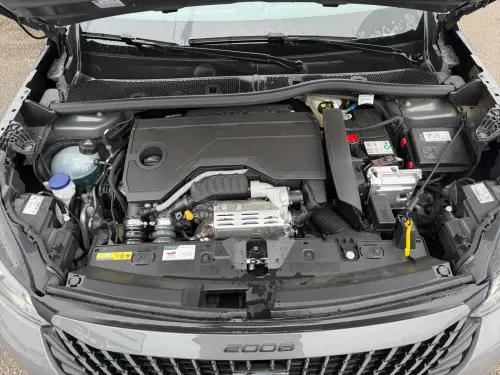 Peugeot 2008 Hybrid 145 e-DCS6 Allure - Photo 19