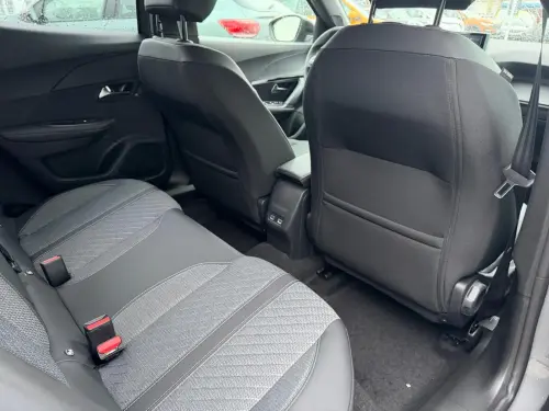 Peugeot 2008 Hybrid 145 e-DCS6 Allure - Photo 24