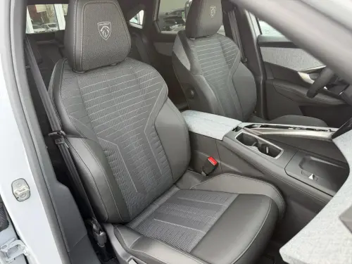 Peugeot 3008 Hybrid 145 e-DCS6 GT - Photo 23