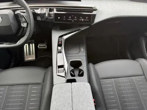 Peugeot 3008 Hybrid 145 e-DCS6 GT - Photo 14