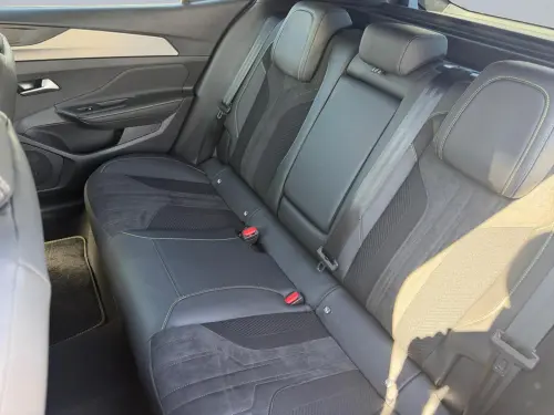 Peugeot 408 Hybrid 136 e-DCS6 GT - Photo 15