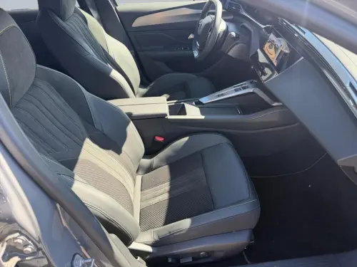 Peugeot 408 Hybrid 136 e-DCS6 GT - Photo 16