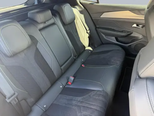 Peugeot 408 Hybrid 136 e-DCS6 GT - Photo 17