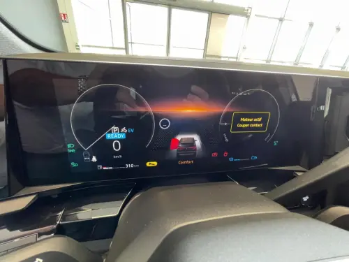 Renault Austral E-Tech hybrid 200 Iconic - Photo 13