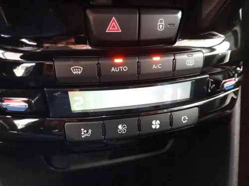Peugeot 2008 BlueHDi 100ch S&S BVM5 Allure - Photo 21