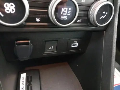 Dacia Sandero ECO-G 100 Stepway Extreme + - Photo 23