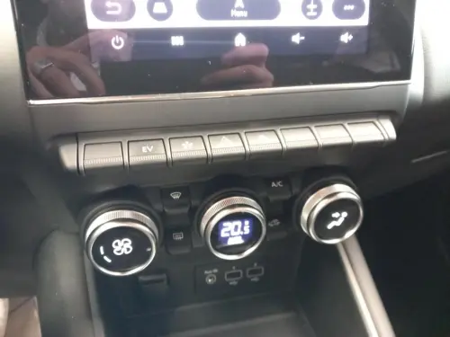 Renault Captur E-Tech Plug-in 160 Intens - Photo 22