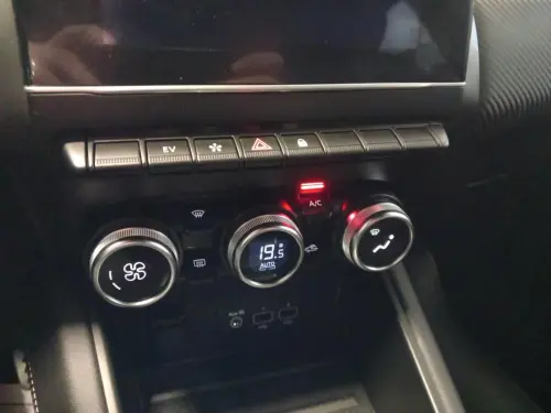 Renault Captur E-Tech 145 - 21 R.S. Line - Photo 20