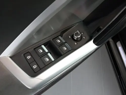 Audi Q3 35 TFSI 150 ch S tronic 7 Design Luxe - Photo 10