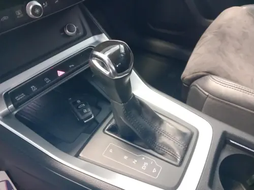 Audi Q3 35 TFSI 150 ch S tronic 7 Design Luxe - Photo 14