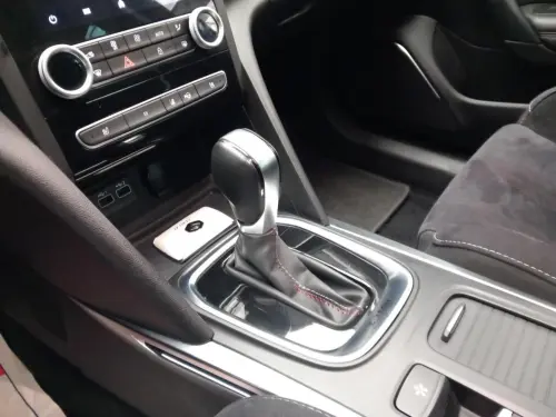 Renault Megane Mégane IV Berline E-TECH Plug-In Hybride 160 R.S. Line - Photo 14