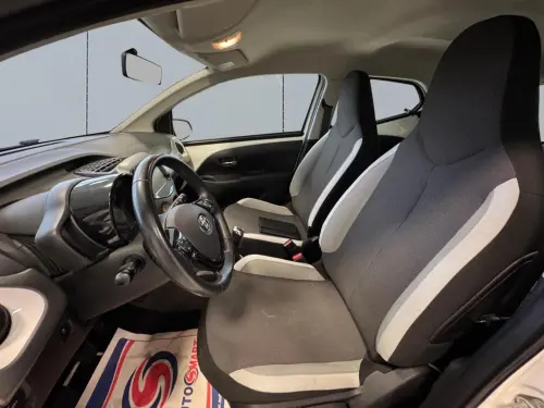 Toyota Aygo 1.0 VVT-i x - Photo 9