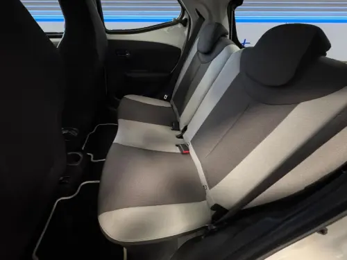 Toyota Aygo 1.0 VVT-i x - Photo 15