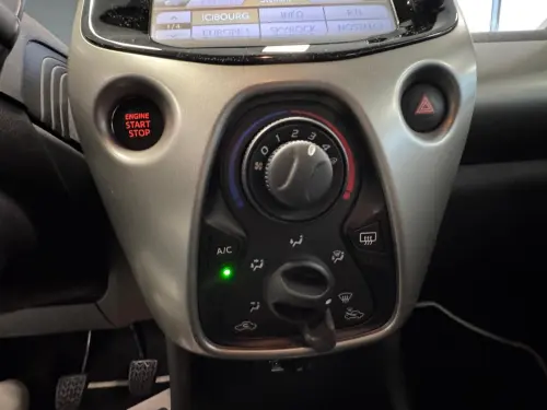 Toyota Aygo 1.0 VVT-i x - Photo 21