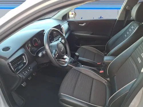 Kia Stonic 1.0 T-GDi 100 ch BVM6 GT Line - Photo 9