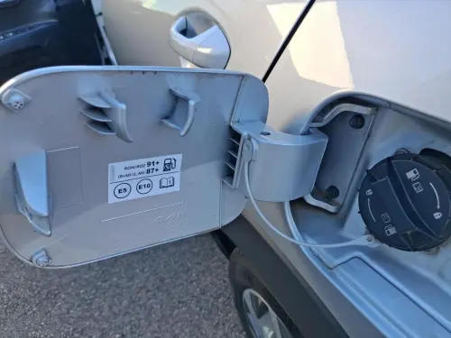 Kia Stonic 1.0 T-GDi 100 ch BVM6 GT Line - Photo 24