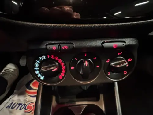 Opel Corsa 1.4 Turbo 100 ch Design 120 ans - Photo 23