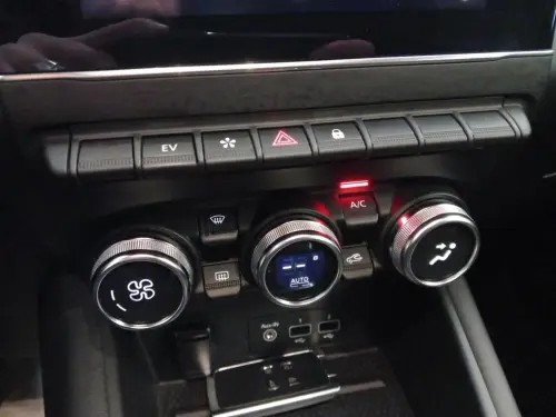 Renault Captur E-Tech Plug-in 160 Intens - Photo 22