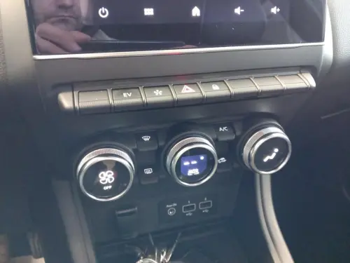 Renault Captur E-Tech hybride 145 Techno - Photo 21