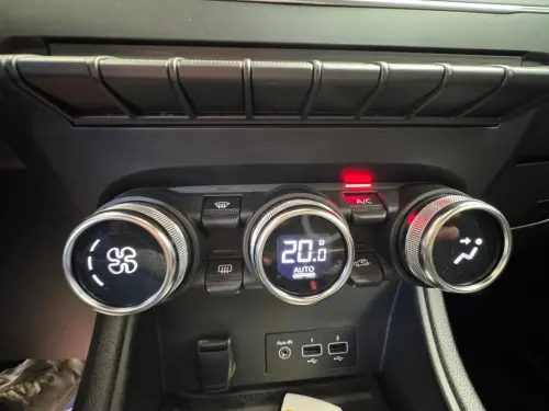 Renault Captur MILD HYBRIDE 160EDC TECHNO - Photo 22