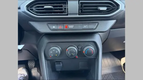 Dacia Sandero SCe 65 Essential - Photo 14