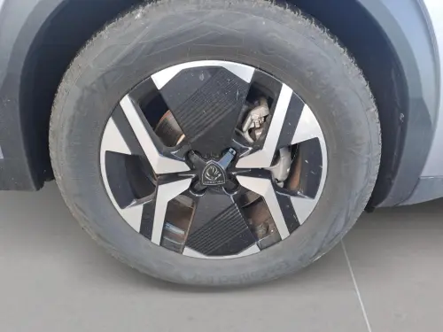 Peugeot 2008 Hybrid 145 e-DCS6 Allure - Photo 8