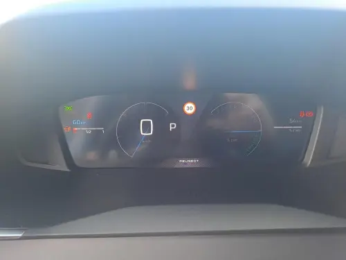 Peugeot 2008 Hybrid 145 e-DCS6 Allure - Photo 13