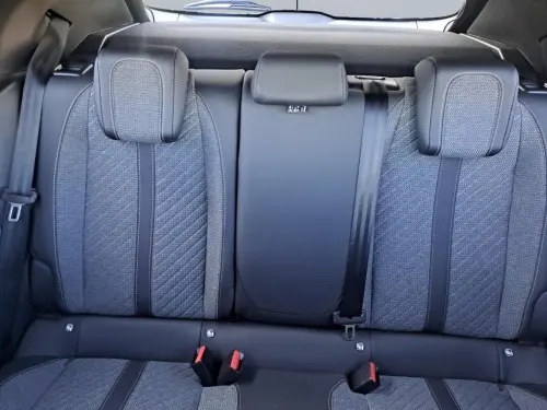 Peugeot 2008 Hybrid 145 e-DCS6 Allure - Photo 15