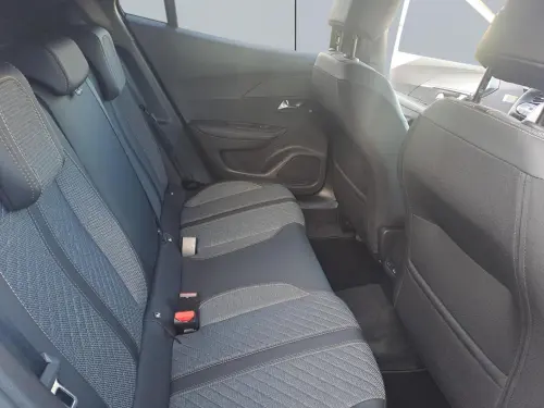 Peugeot 2008 Hybrid 145 e-DCS6 Allure - Photo 17