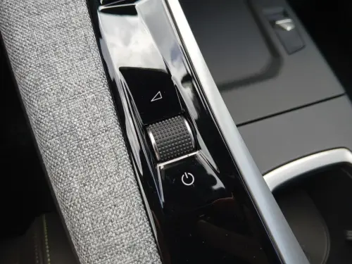 Peugeot 3008 Hybrid 145 e-DCS6 GT - Photo 32