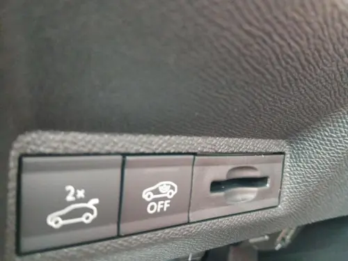 Peugeot 3008 Hybrid 145 e-DCS6 GT - Photo 33