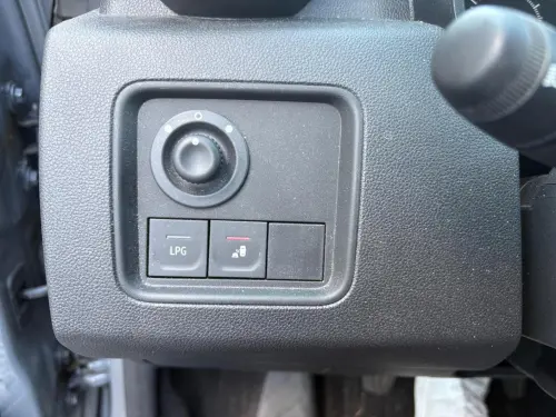 Dacia Duster ECO-G 100 4x2 SL Extreme - Photo 32